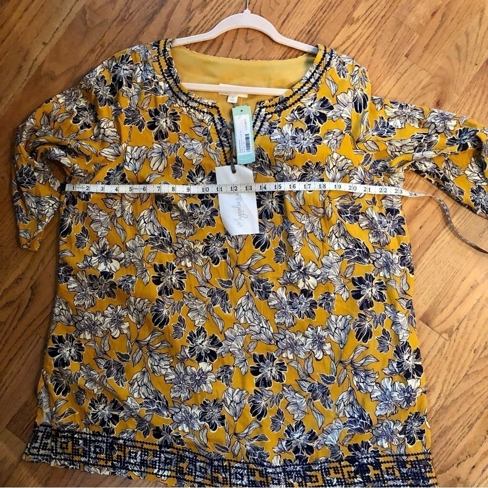 Magnolia Grace Womens Size 1X Mustard & Blue Floral Tunic Top Embroidered Trim - Picture 9 of 11